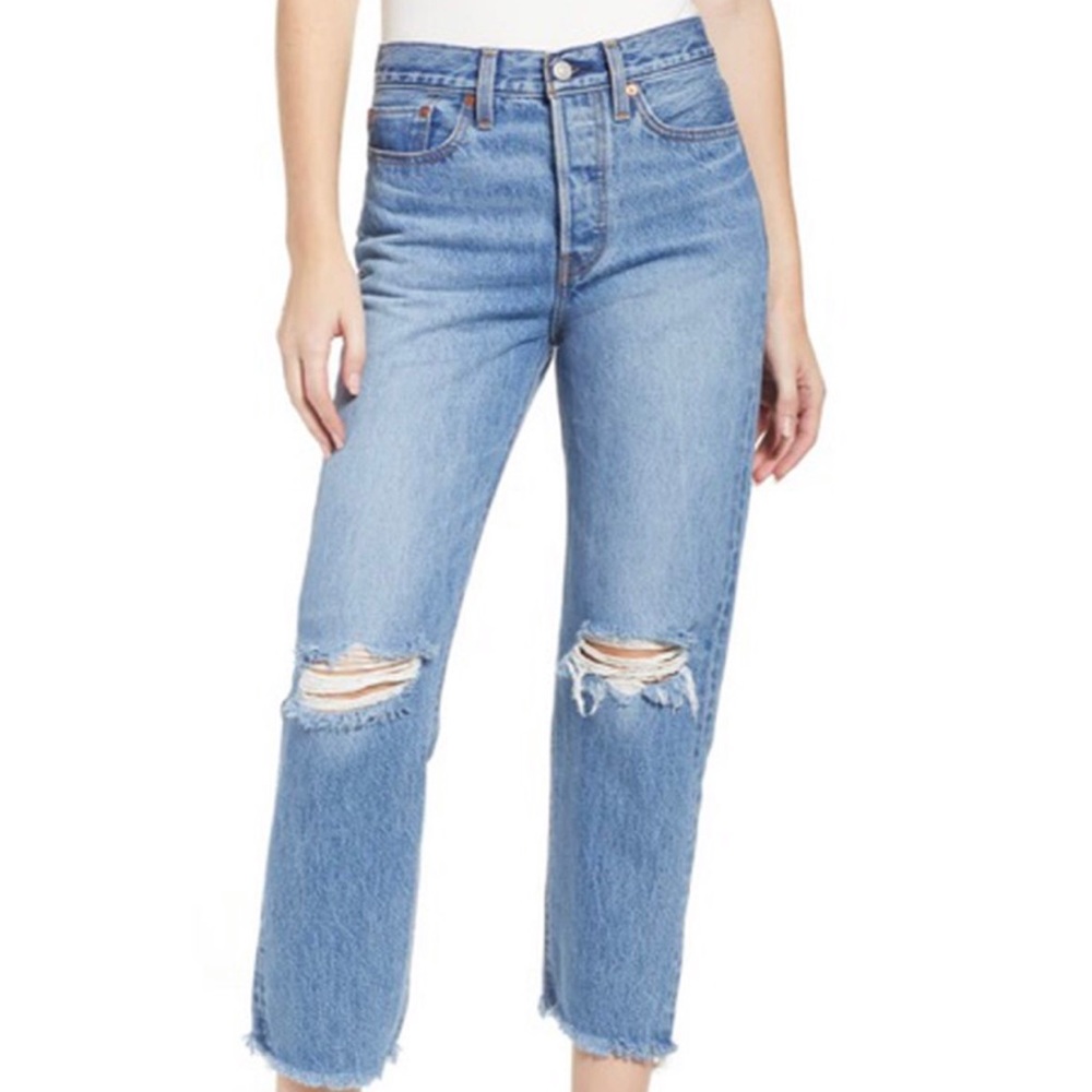 Wedgie straight levis size 24